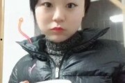 娱乐吃瓜老奶奶视频,老奶奶吃瓜视频背后的故事